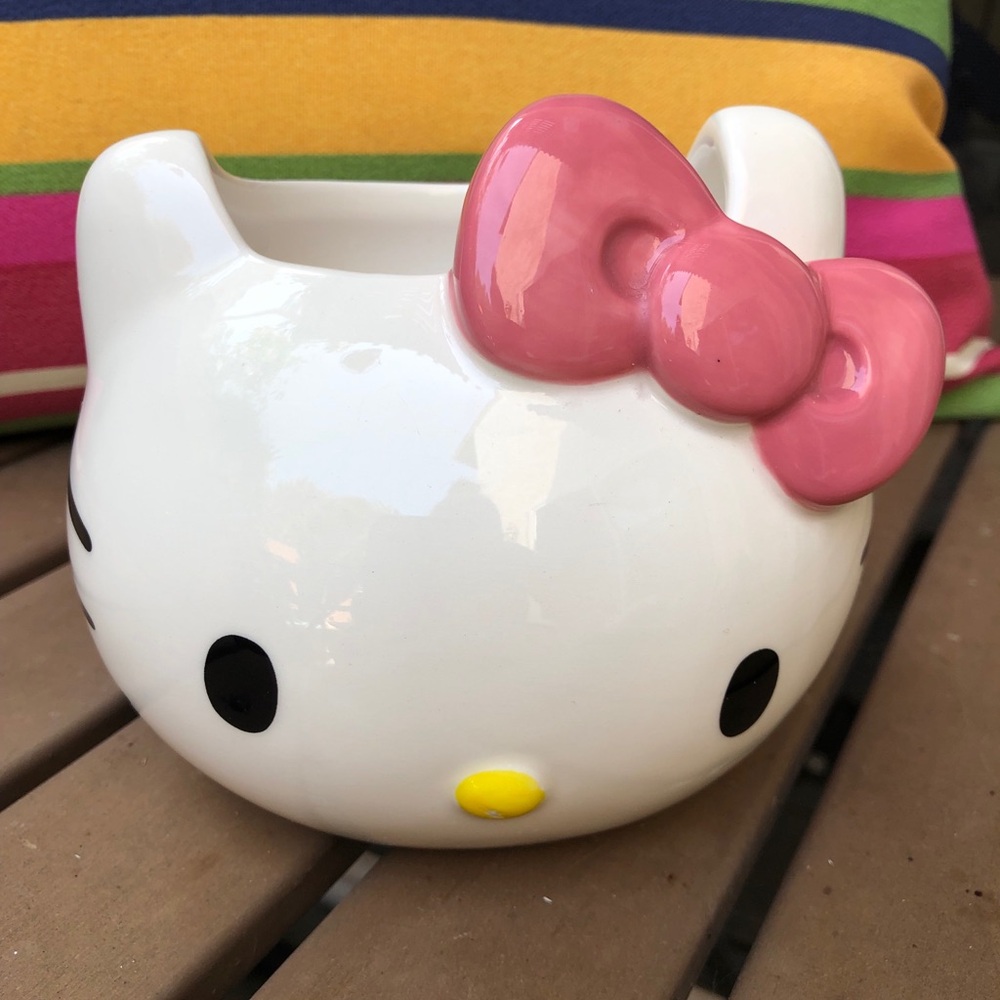 Hello Kitty Ceramic 2 Wick Candle, NEW